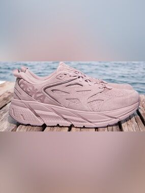Hoka Clifton sued “pale mauve”